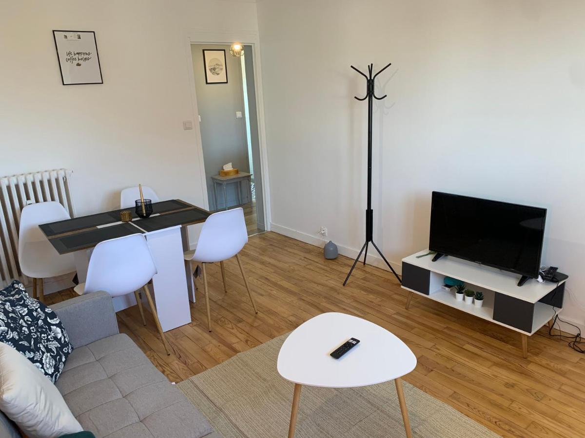 Apartment Valley View Retreat: Fully Renovated With Free Parking And Streaming *