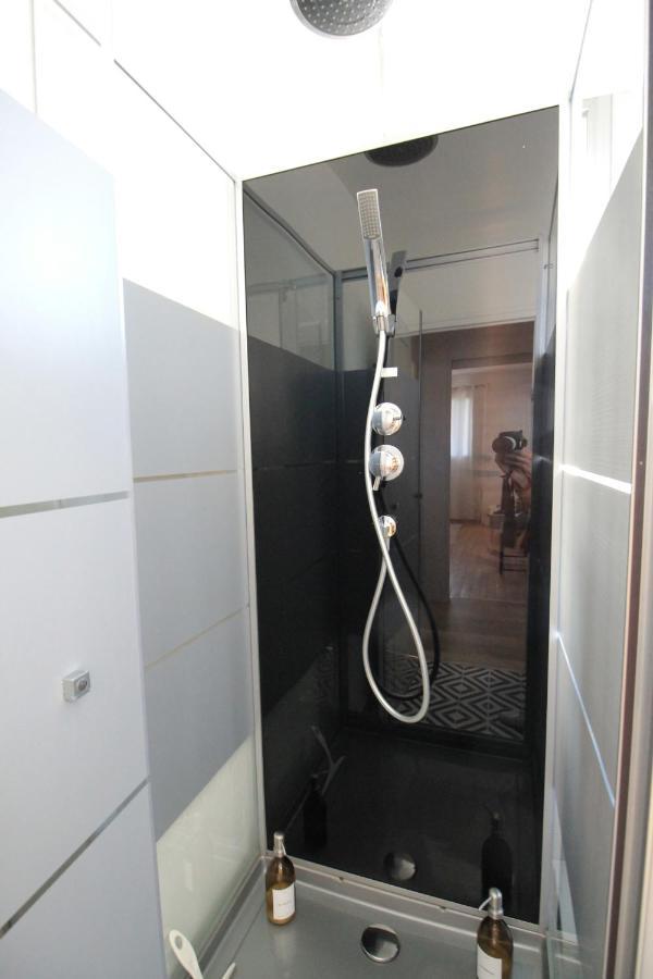 Apartment Valley View Retreat: Fully Renovated With Free Parking And Streaming